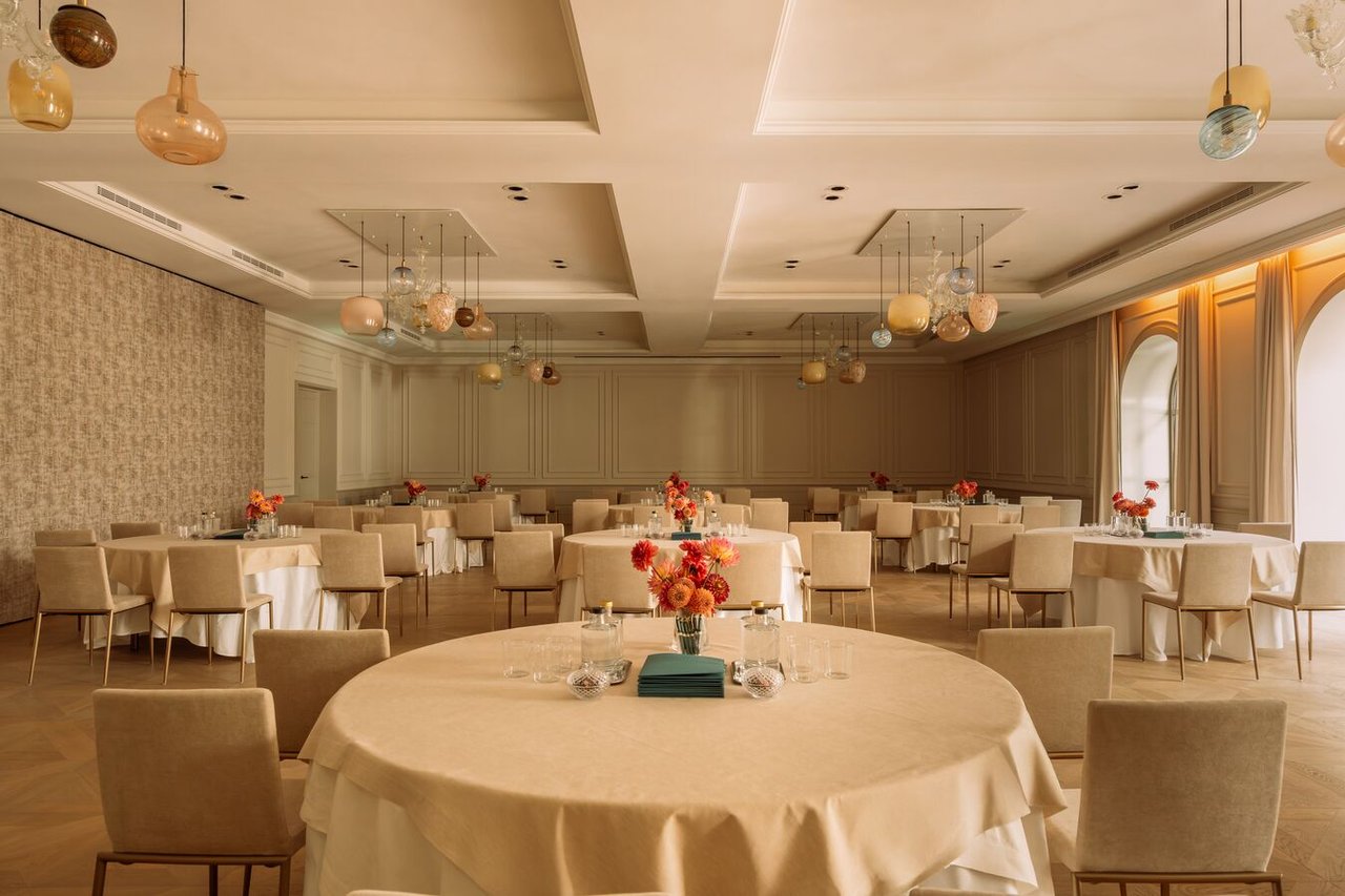 Ballroom - Cabaret set-up