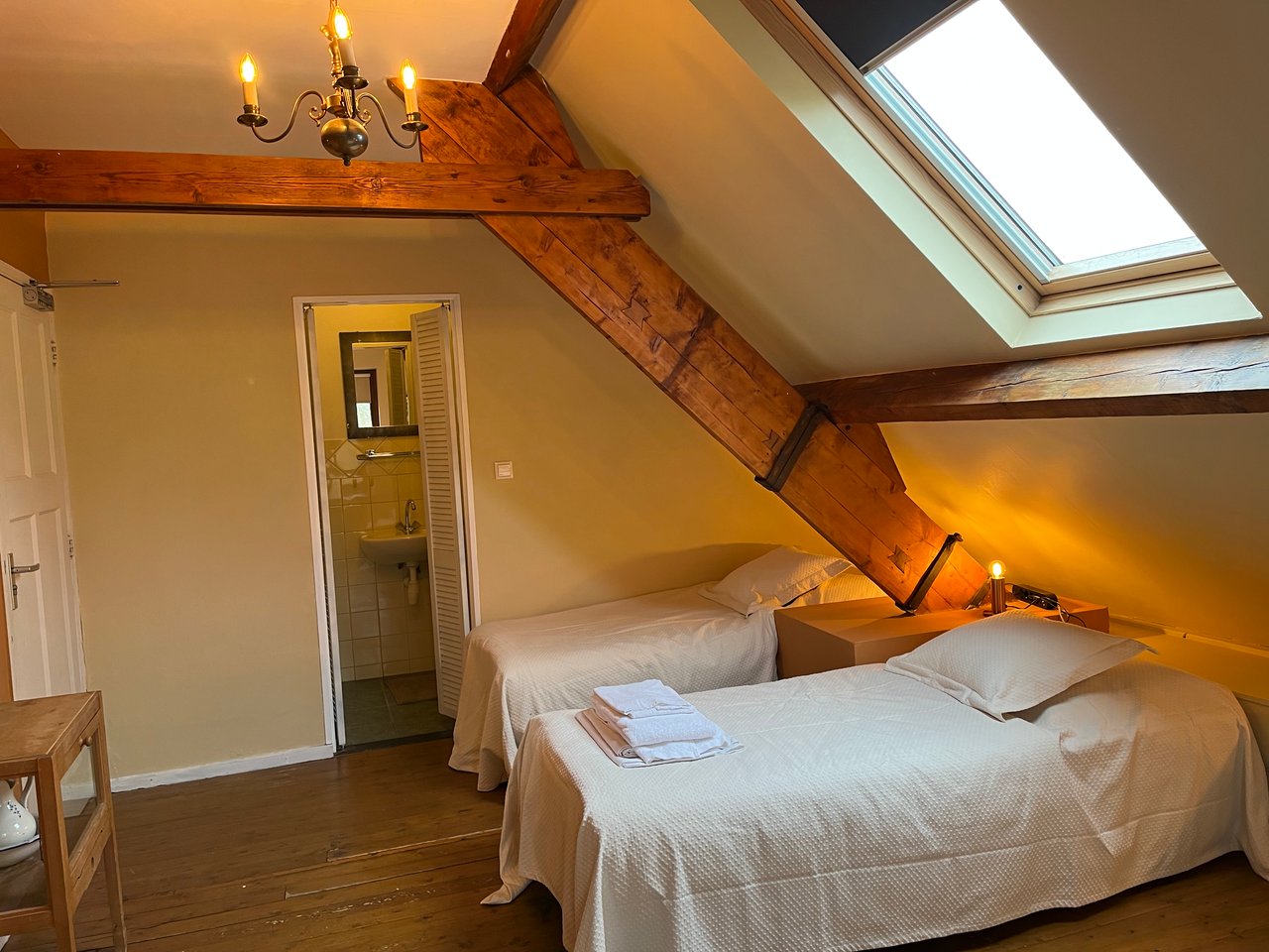 Vierpersoons slaapkamer Grote Huis Nieuwe Stijl doorkijk.jpg