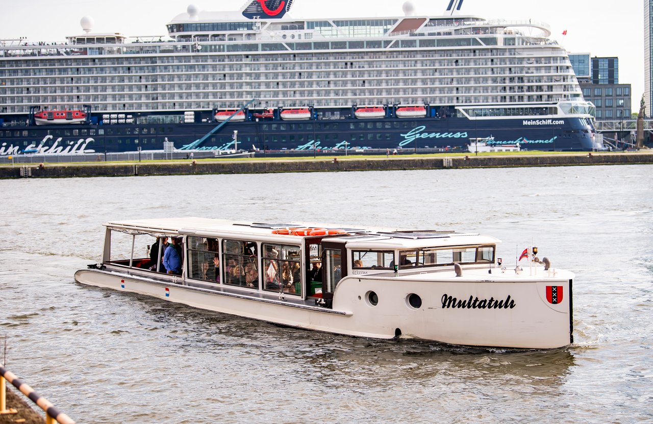 Boot over het IJ
