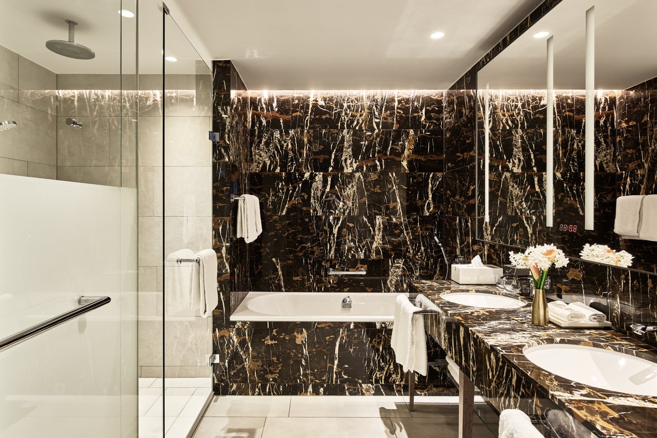 Hyatt-Regency-Amsterdam-Ambassador Suit 1.jpg