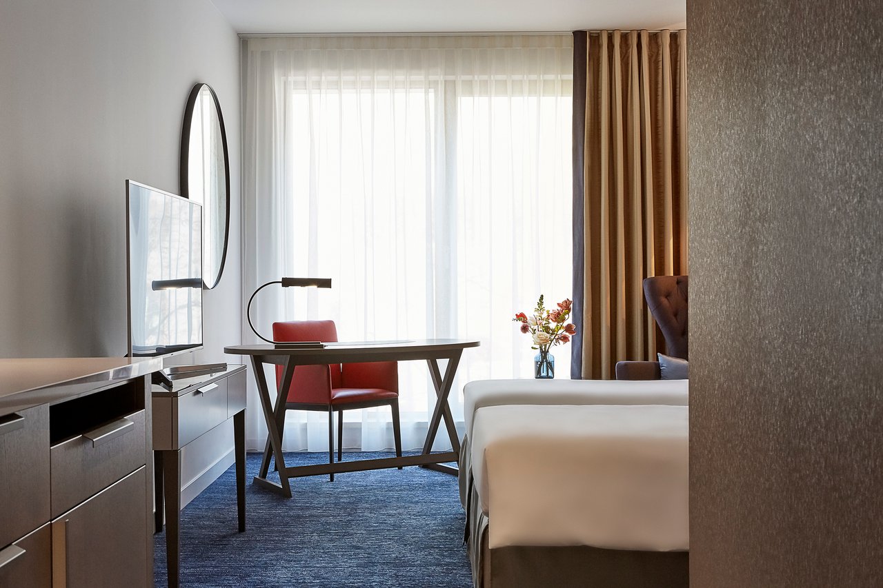 Hyatt-Regency-Amsterdam-Standard Room Twin 1.jpg (1)