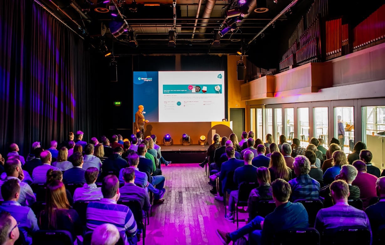 Kleine Zaal - Theateropstelling met middenpad