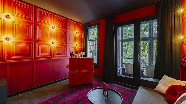 Bar Rouge Suite