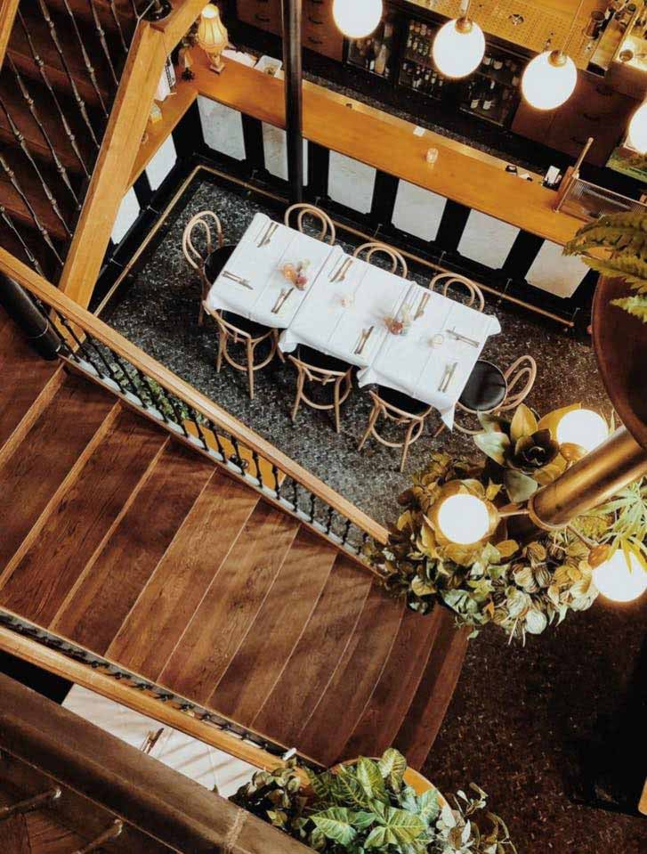 Beneden bar