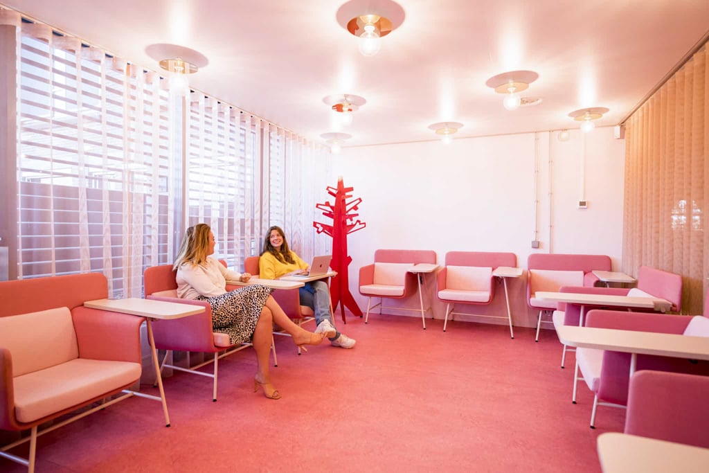 Quick meeting in The Pink Salon