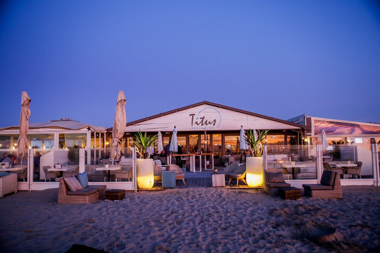 Beachclub Titus vanaf het strand