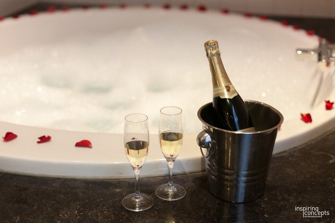 Bubbelbad Bruidssuite Hotel Groot Warnsborn - Foto Rob Kater Photography.jpg