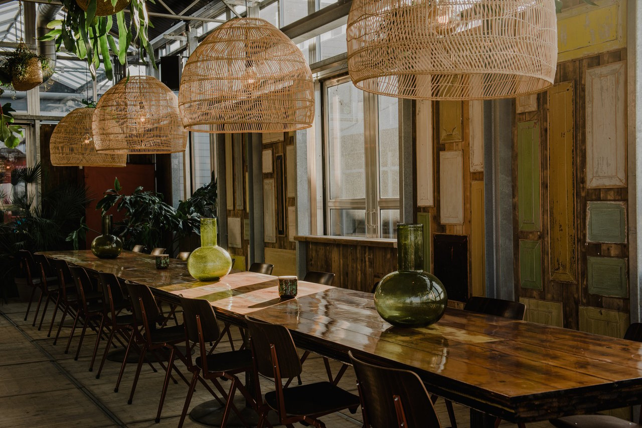 De lange tafel in de Zitkamer