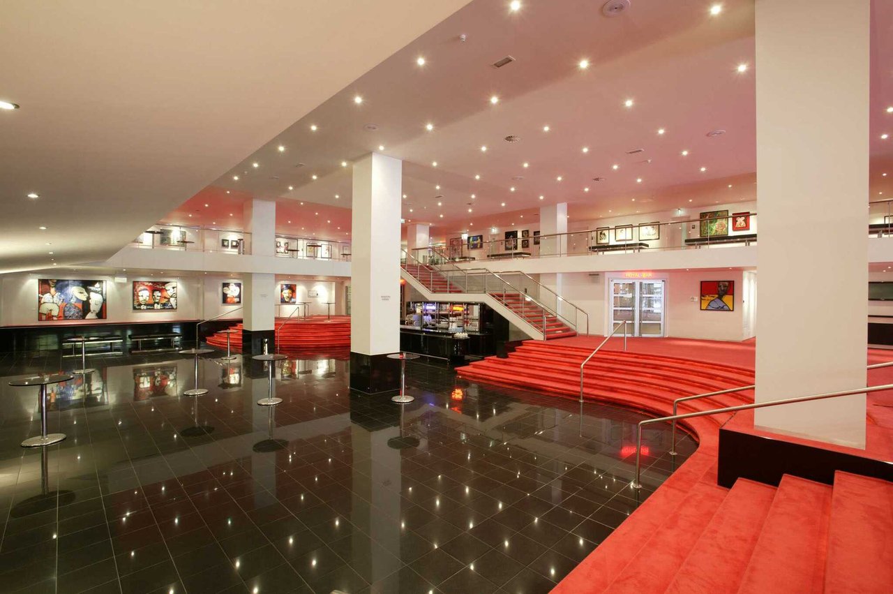 Jaarbeurs-Beatrix-Theater-Mies-Bouwman-Foyer-1
