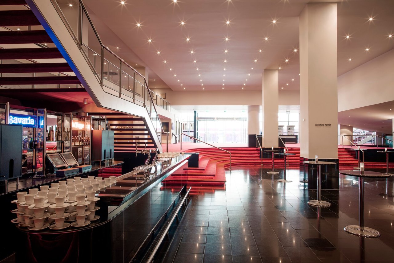 Jaarbeurs-Beatrix-Theater-Mies-Bouwman-Foyer-4
