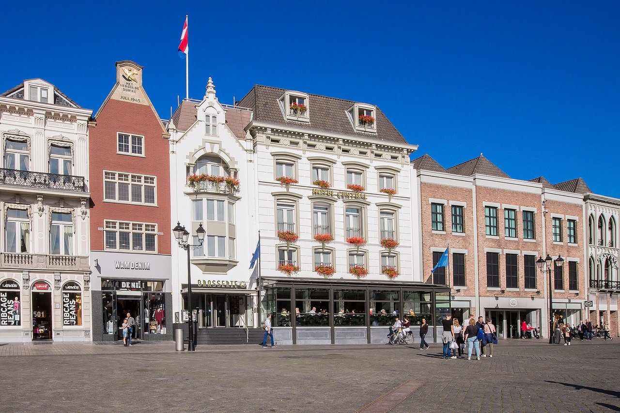 Voorzijde Golden Tulip Hotel Centraal