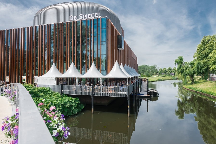 Buitenaanzicht Theater de Spiegel