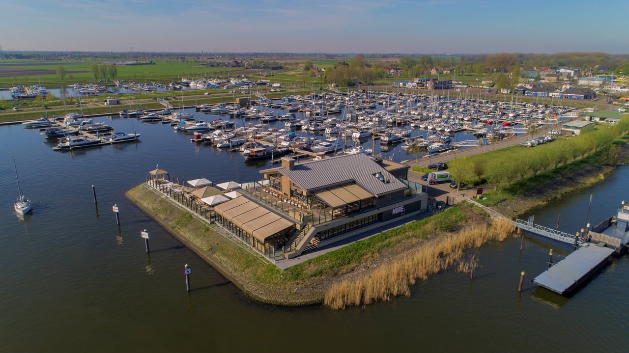 Overzichtsfoto - aan de grootste binnenjachthaven van Europa (1)