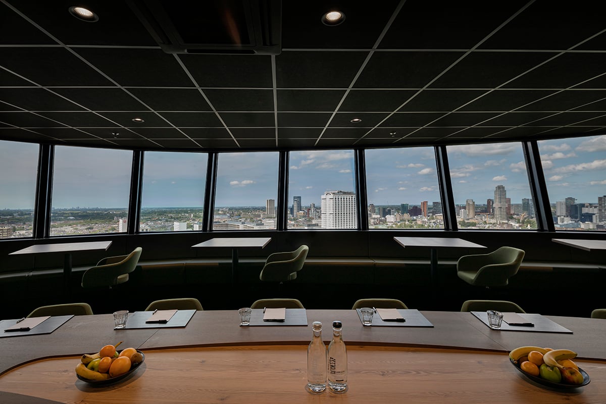 Uitzicht op Rotterdam vanuit vergaderruimte Dusk - Euromast