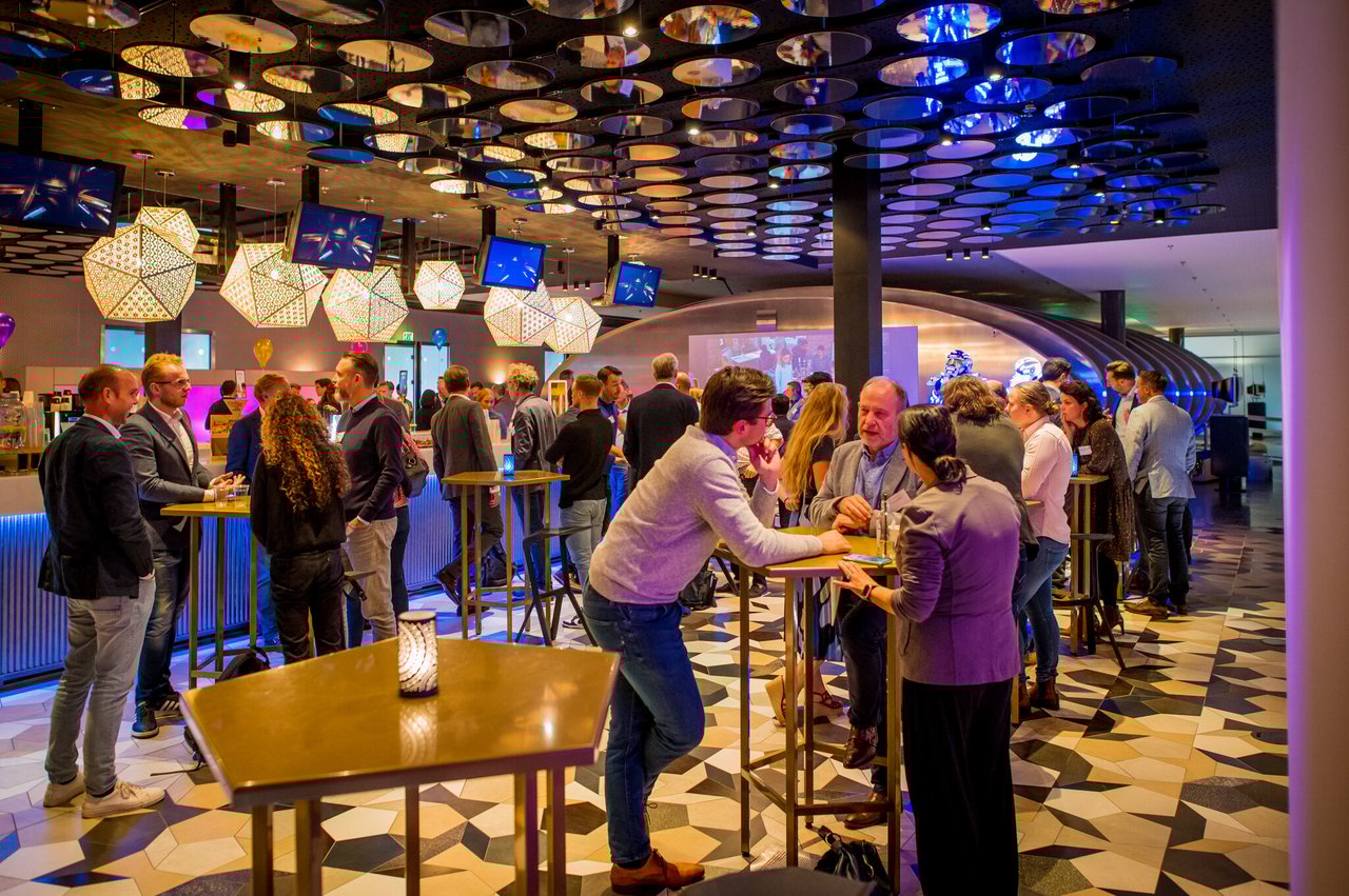 Media-Plaza---Auditoriumgebied---Barzone--6-