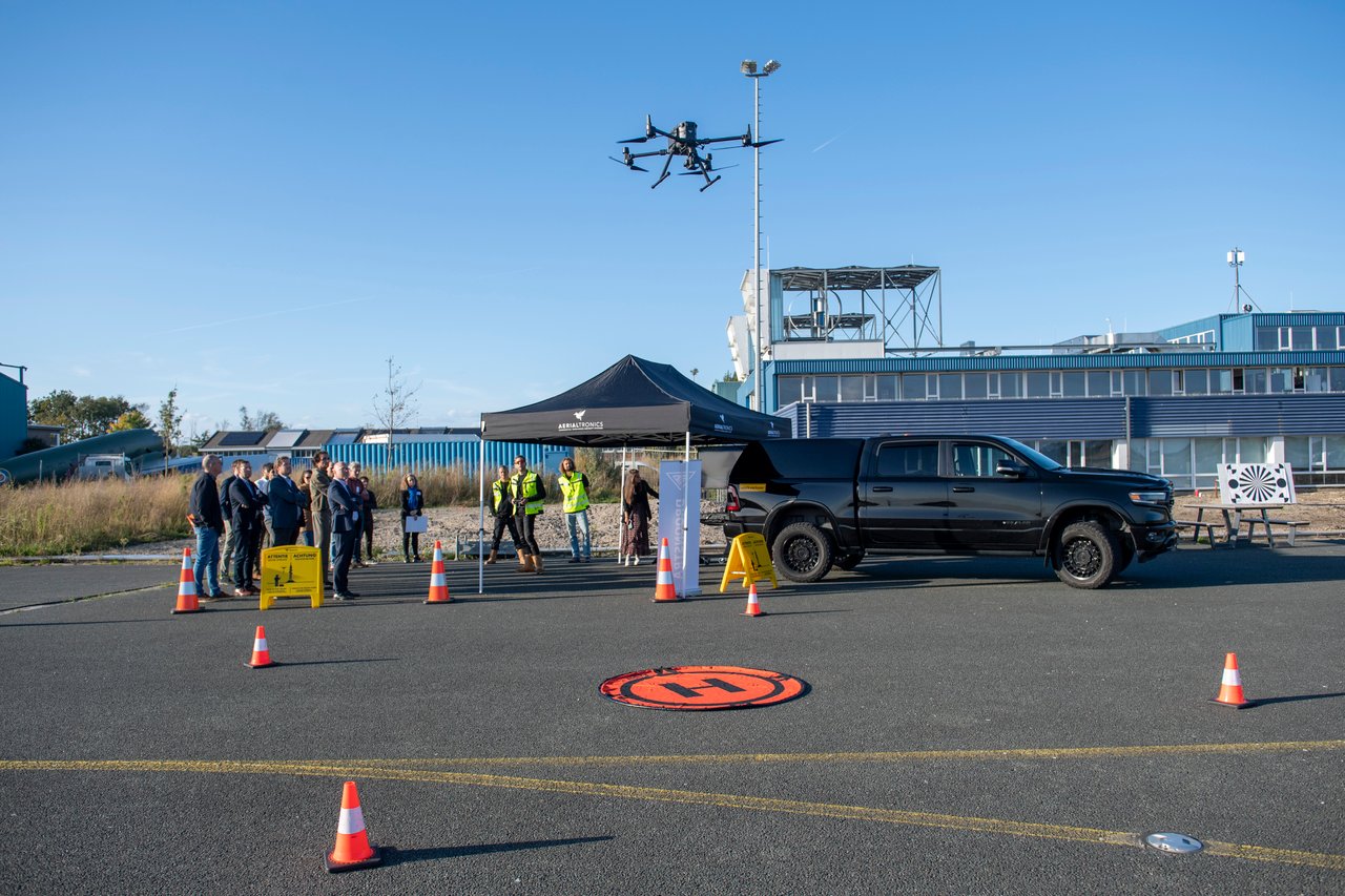 Demonstratie van een Drone voor het Unmanned Valley gebouw.jpg