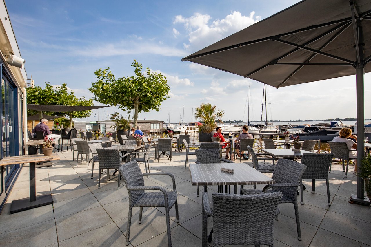 Loosdrecht-Exterieur-Marina-Lounge-Terras-78