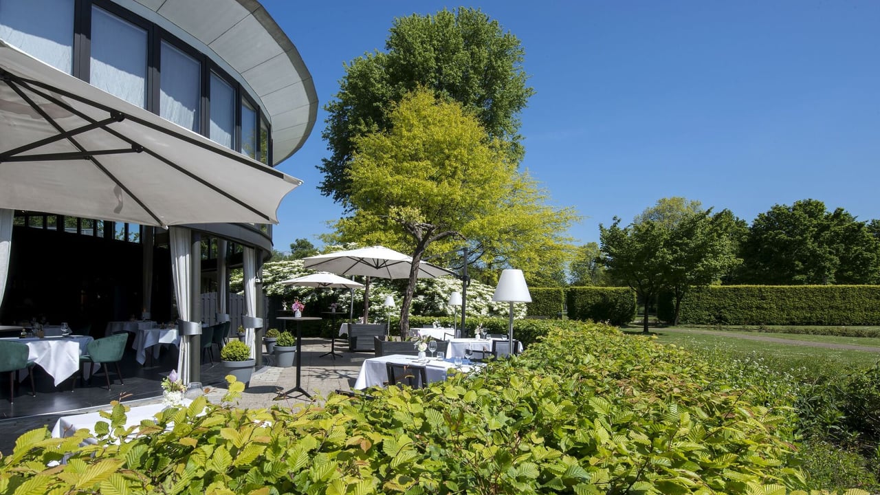 Terras-parklounge-vanaf-parkzijde-dichtbij