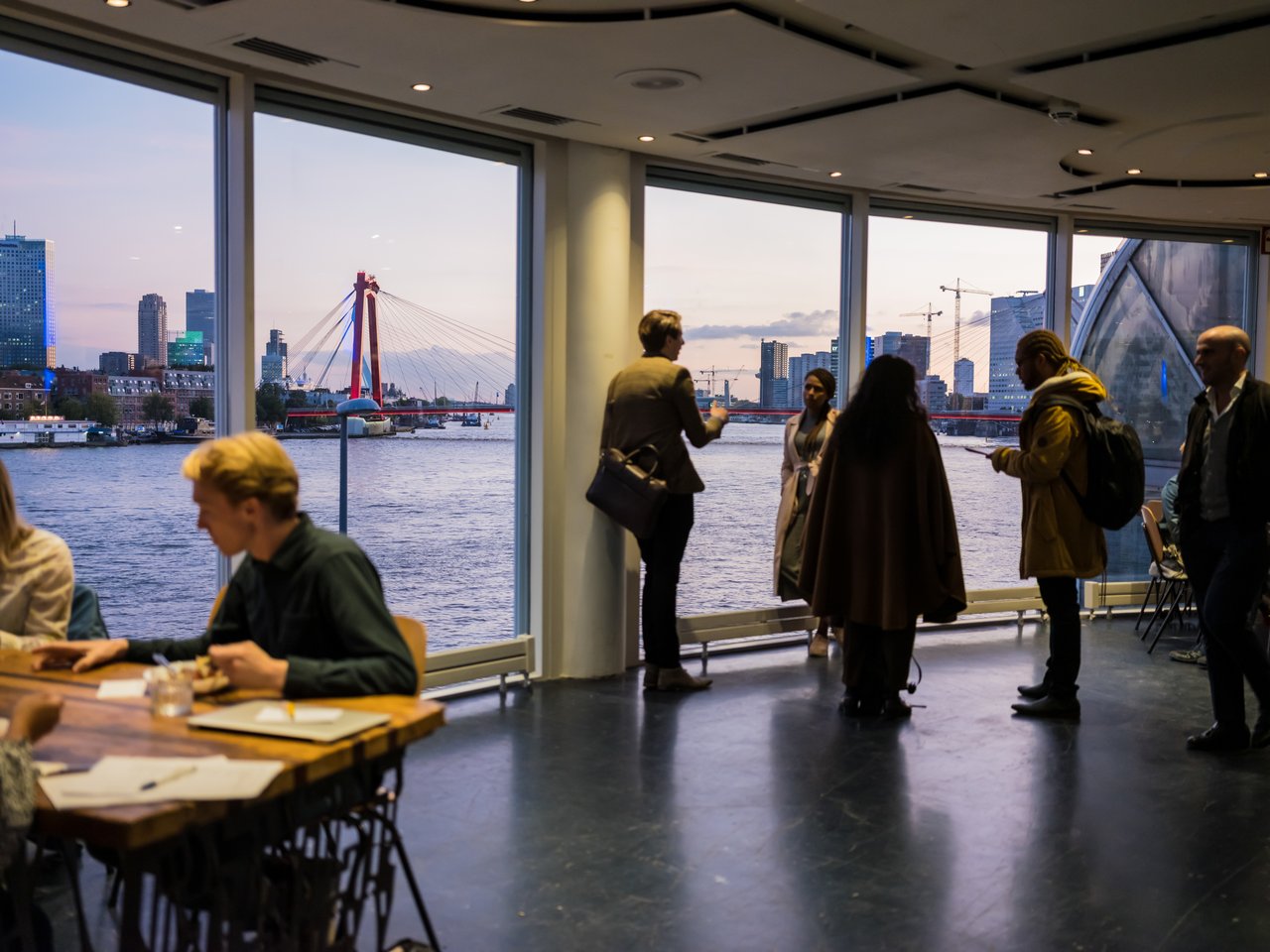 De Balzaal - uitzicht op de Maas en Rotterdam